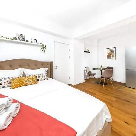 Retreat Unirii Mansion Апартаменты *