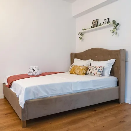 Retreat Unirii Mansion * 布加勒斯特