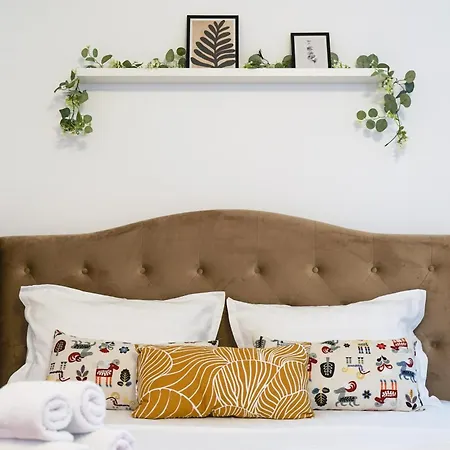 Retreat Unirii Mansion